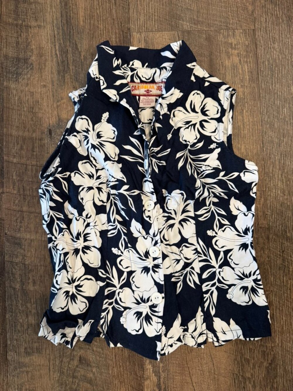 Caribbean Joe Black and White Hawaiian Print Sleeveless Shirt - Petite Small